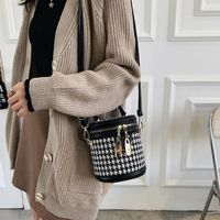 Plaid Cylindrical Small Bag Autumn And Winter Simple Temperament Simple One-shoulder Messenger Bucket Bag main image 4