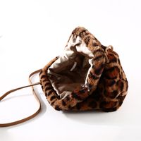 New Handmade Plush Leopard Print Dinner Bag Evening Bag Fashion Clip Dumpling Bag main image 5