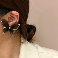 Pendientes De Mariposa En Blanco Y Negro Con Diseño De Tul Retro main image 3