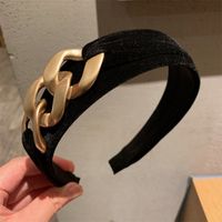 New Velvet Headband Female Retro Temperament Headwear Golden Chain Headband Wholesale main image 6