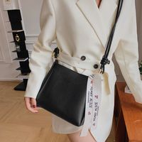 2021 New Solid Color Single Shoulder Messenger Handbags Fashion Texture Bucket Bag Korean Underarm Bag sku image 3