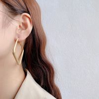 Geometric Matte Gold Design Personality Earrings European And American Temperament Fashion Net Red Atmospheric Exaggerated Earrings main image 4