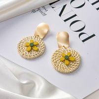 Korean Style Retro Fashion New Design Wood Rattan Small Flower Earrings sku image 2