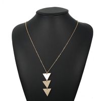 Einfacher Stil Dreieck Legierung Kupfer Überzug Frau Halskette Mit Anhänger Lange Halskette main image 4
