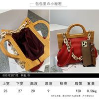 Autumn And Winter New Wooden Handle Fashion Chain Fold Striped Shoulder Simple Messenger Bag main image 3