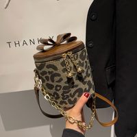 2021 New Bag Niche Fashion Leopard Crossbody Bag Autumn And Winter Bucket Bag main image 6