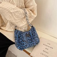 Sac En Peluche Femme Automne Et Hiver 2021 Nouveau Sac Messager Sous Les Bras À Une Épaule À Chaîne Épaisse main image 1