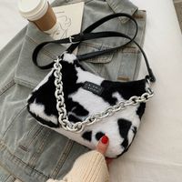 Sac En Peluche Femme Automne Et Hiver 2021 Nouveau Sac Messager Sous Les Bras À Une Épaule À Chaîne Épaisse main image 4