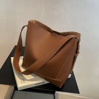 Bucket Bag Autumn Soft Leather Large-capacity Bag 2021 New Work Commute Shoulder Messenger Bag main image 6