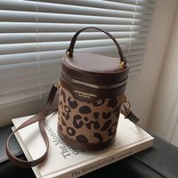 Popular Bags 2021 New Bags Bags Messenger Bag Autumn And Winter All-match Retro Bucket Bag main image 2