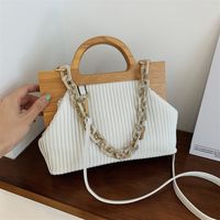 Autumn And Winter New Wooden Handle Fashion Chain Fold Striped Shoulder Simple Messenger Bag sku image 1