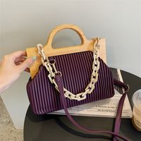 Autumn And Winter New Wooden Handle Fashion Chain Fold Striped Shoulder Simple Messenger Bag sku image 3