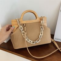 Autumn And Winter New Wooden Handle Fashion Chain Fold Striped Shoulder Simple Messenger Bag sku image 4