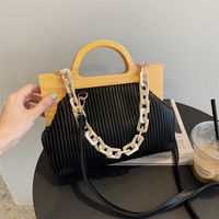 Autumn And Winter New Wooden Handle Fashion Chain Fold Striped Shoulder Simple Messenger Bag sku image 6