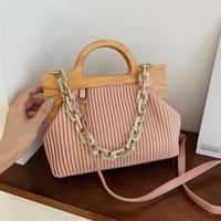 Autumn And Winter New Wooden Handle Fashion Chain Fold Striped Shoulder Simple Messenger Bag sku image 7