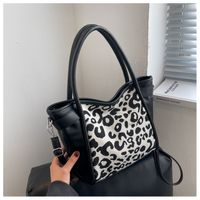 Large-capacity Handbags 2021 New Fashion Leopard-print Messenger Sense Single-shoulder Portable Tote Bag sku image 1