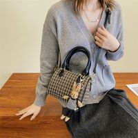 2021 New Bag Pillow Bag Houndstooth Portable Casual Fashion One-shoulder Messenger Bag sku image 4
