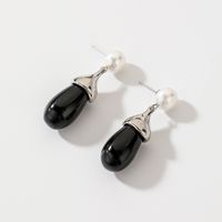 Fashion Black Resin Drop Pearl Earrings European And American Retro Earrings Female sku image 1