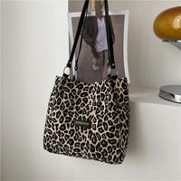 Leopard Print Fashion Pendant Large Capacity Autumn And Winter Tote Bag sku image 4