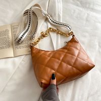 Bolso Pequeño Popular De Este Año Bolso De Mujer 2022 Nueva Moda Estilo Rombico Occidental Bolso De Mensajero Internet Celebrity Bolso De Cadena De Color Sólido sku image 4