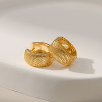 Fashion 18k Gold-plated Copper Earrings Embossed Ear Buckle Smooth Small Earrings main image 4