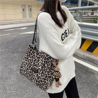 Leopard Print Fashion Pendant Large Capacity Autumn And Winter Tote Bag main image 6