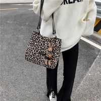 Leopard Print Fashion Pendant Large Capacity Autumn And Winter Tote Bag main image 5