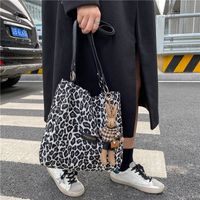 Leopard Print Fashion Pendant Large Capacity Autumn And Winter Tote Bag main image 4