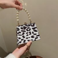 Elegant Bag Women's Bag 2021 Autumn And Winter New Elegant And Generous Fashion Chain Style Cows Pattern Small Square Bag main image 4