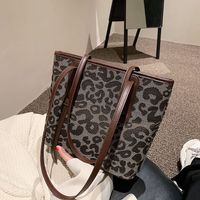 2021 New Trendy Simple Shoulder Bag Thousand Birds Plaid Retro Autumn And Winter Large Capacity School Tote Bag main image 6