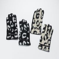 European And American Leopard Print Leather Button Fleece Gloves main image 5
