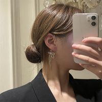 Pearl Bow Asymmetrical Personality Earrings High-end Flash Diamond Ear Clip main image 3