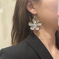 Korean Design Niche Fashion Exaggerated Big Flower Earrings With Diamonds Trendy Metal Earrings main image 3