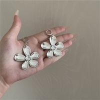 Korean Design Niche Fashion Exaggerated Big Flower Earrings With Diamonds Trendy Metal Earrings main image 4