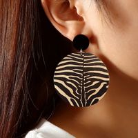 Autumn And Winter Wooden Print Leopard Earrings Exaggerated Creative Geometric Animal Pattern Earrings main image 2