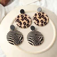 Autumn And Winter Wooden Print Leopard Earrings Exaggerated Creative Geometric Animal Pattern Earrings main image 4