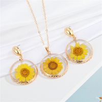 Europe And America Cross Border Ornament Creative Resin Round Dried Flower Daisy Necklace Earrings Sunflower Sunflower Ornament main image 3