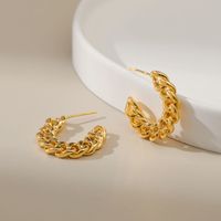 Croix-frontière Fournir Européen Et Américain Cuivre Placage 18k Or Boucles D'oreilles Creux Twist Chaîne C Mot Français Frosty Style Stud Boucles D'oreilles Femmes main image 5