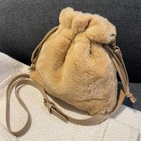 Otoño E Invierno Bolsa De Felpa 2021 Nuevas Bolsas De Mujer Ins Bolso De Hombro De Interés Especial Furry Crossbody Bolsa Pequeña Bolsa De Cubo main image 6