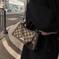 Fashion One-shoulder Messenger Bag Autumn And Winter Checkerboard Chain Baguette Bag sku image 2
