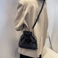 Autumn And Winter Plush Bag 2021 New Bags Women's Bag Ins Special-interest Shoulder Bag Furry Crossbody Bag Small Bucket Bag sku image 3