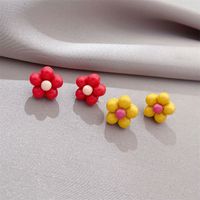 Fashion Personality Small Acrylic Small Flower Earrings Simple Atmosphere Color Earrings main image 3