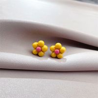 Fashion Personality Small Acrylic Small Flower Earrings Simple Atmosphere Color Earrings sku image 1