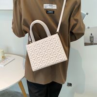Retro Solid Color Handbag Fashion Shoulder Bag Casual Rhombus Embossing Messenger Bag main image 6
