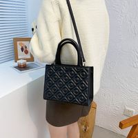 Retro Solid Color Handbag Fashion Shoulder Bag Casual Rhombus Embossing Messenger Bag main image 4