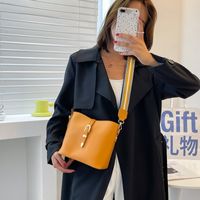 New Fashion Wide Shoulder Strap High Capacity Messenger Bag Bucket Bag main image 6