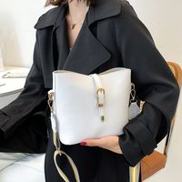 New Fashion Wide Shoulder Strap High Capacity Messenger Bag Bucket Bag main image 5
