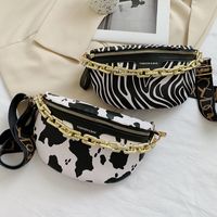 Acrylic Thick Chain Ladies Waist Bag 2021 New Cross-border New Leopard Temperament Chest Bag main image 6