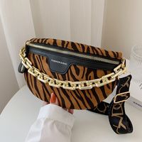 Acrylic Thick Chain Ladies Waist Bag 2021 New Cross-border New Leopard Temperament Chest Bag main image 4
