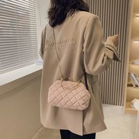Lingge Chain Portable Autumn And Winter Soft Surface Fashion Plush One-shoulder Messenger Bag sku image 4